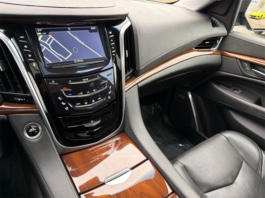 Used 2020 Cadillac Escalade ESV Luxury image 31