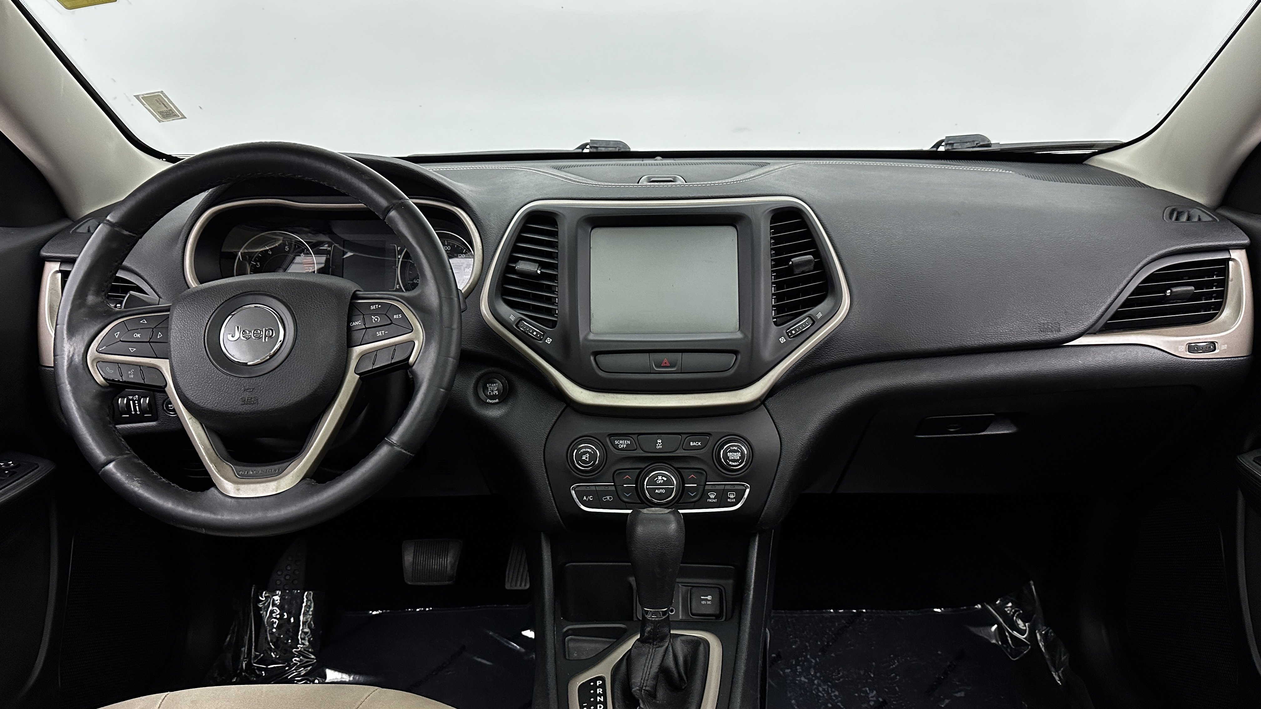 Used 2016 Jeep Cherokee 75th Anniversary image 29