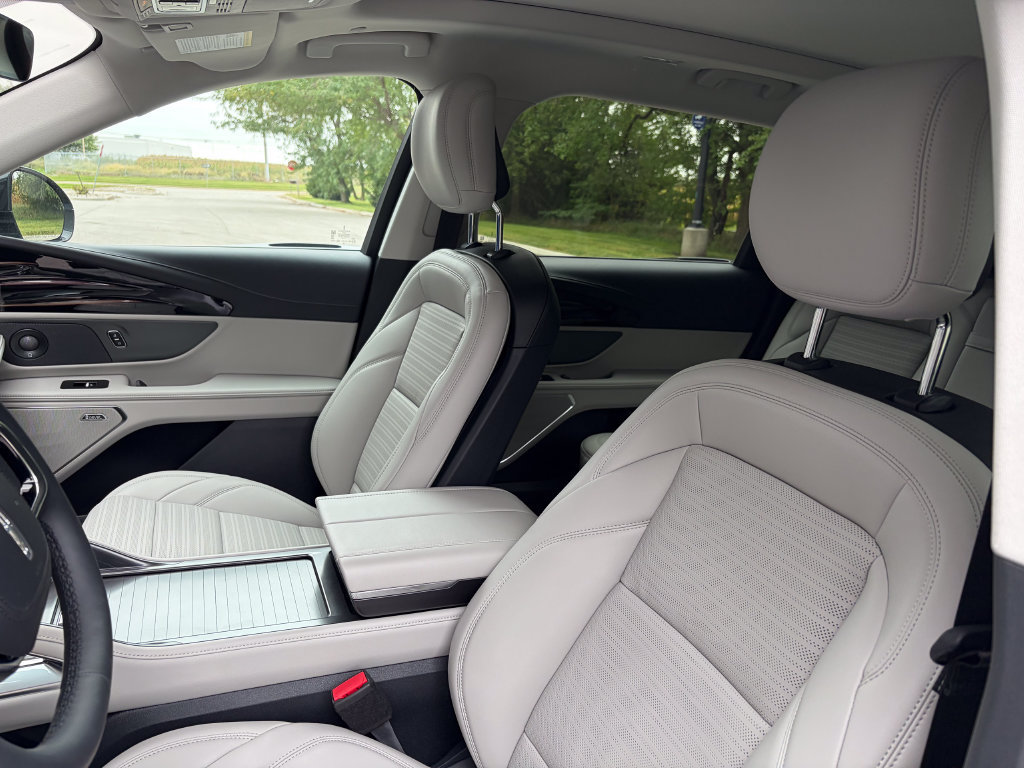 New 2026 Lincoln Nautilus Reserve w/ Jet Appearance Package AWD/4WD image 11