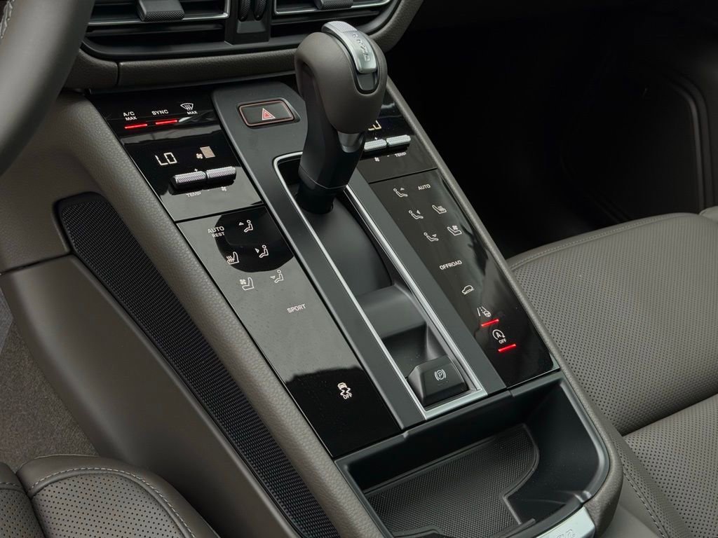 New 2025 Porsche Macan image 24