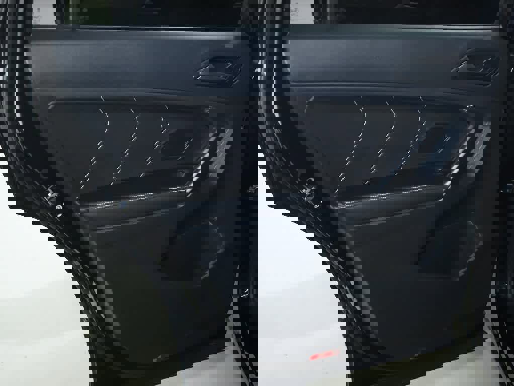 Certified 2023 Volkswagen Tiguan SE image 13