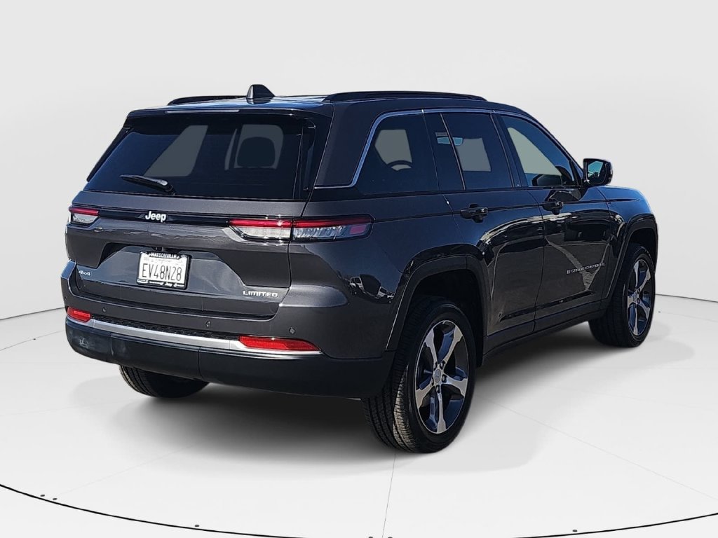 Used 2026 Jeep Grand Cherokee Limited AWD/4WD image 3