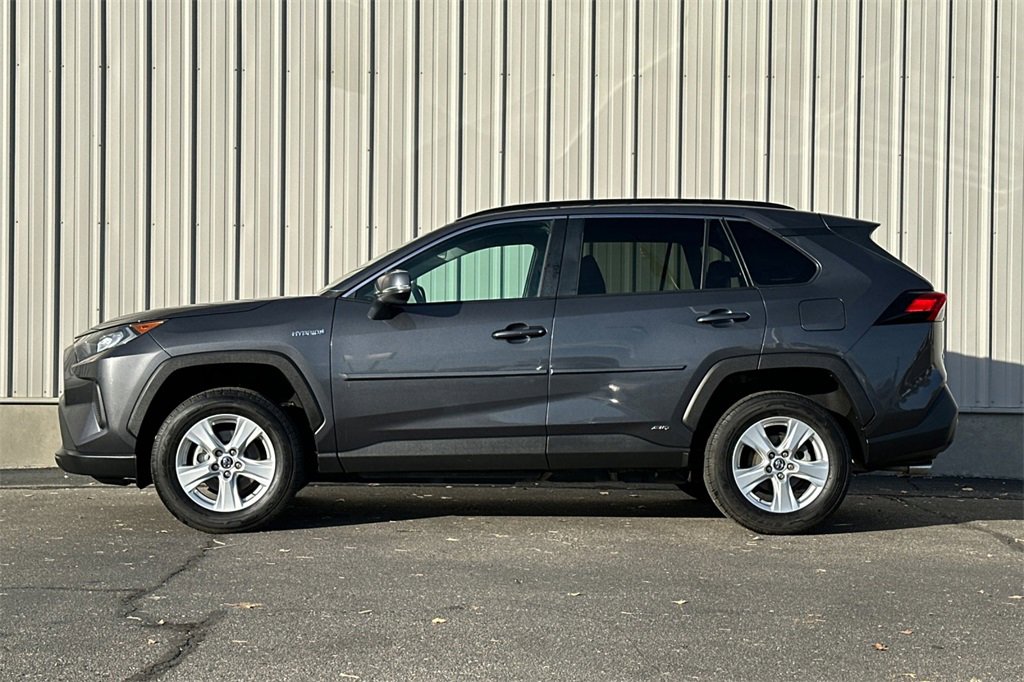 Used 2020 Toyota RAV4 LE image 8
