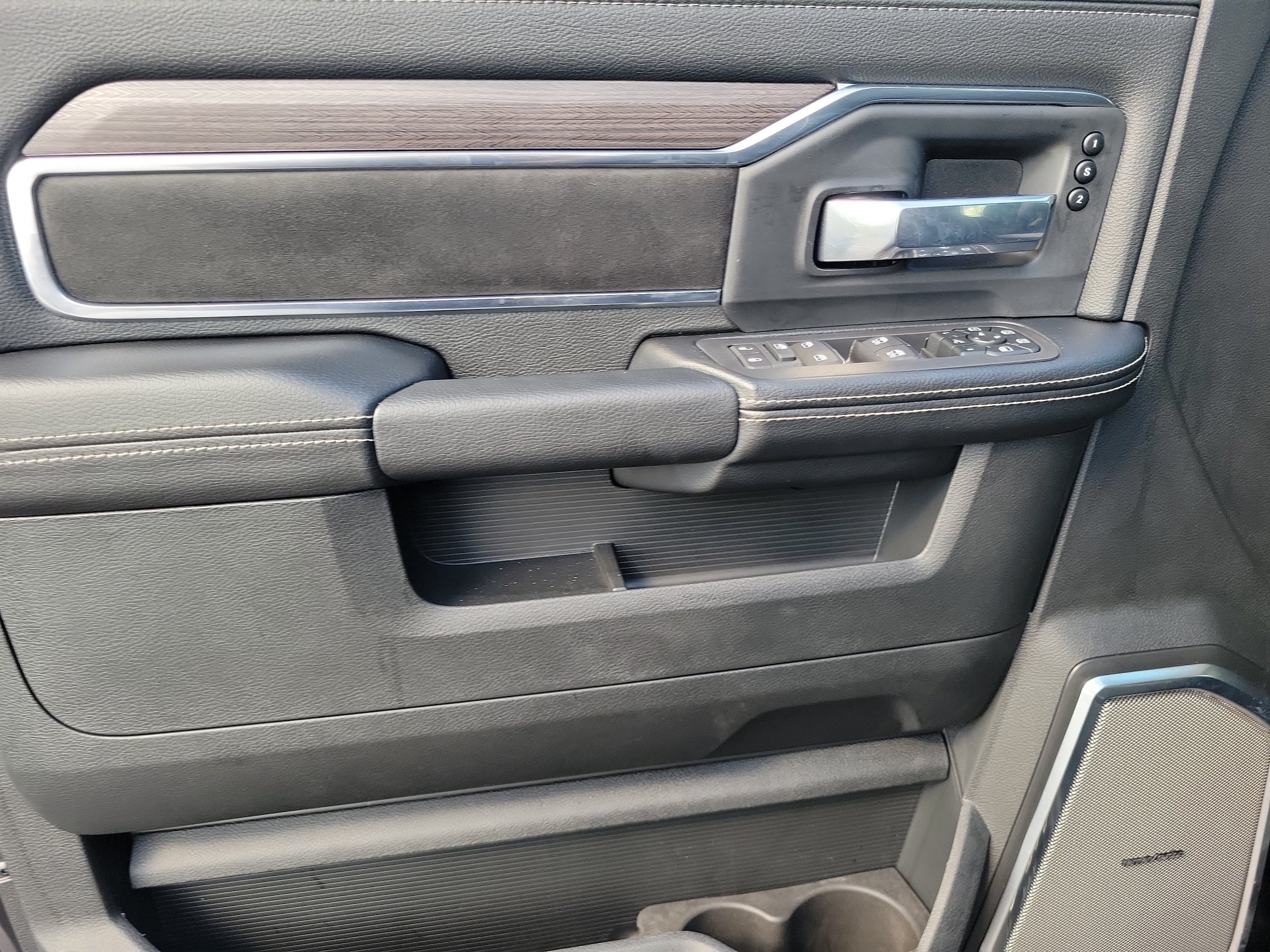 New 2027 RAM 3500 Laramie AWD/4WD image 15