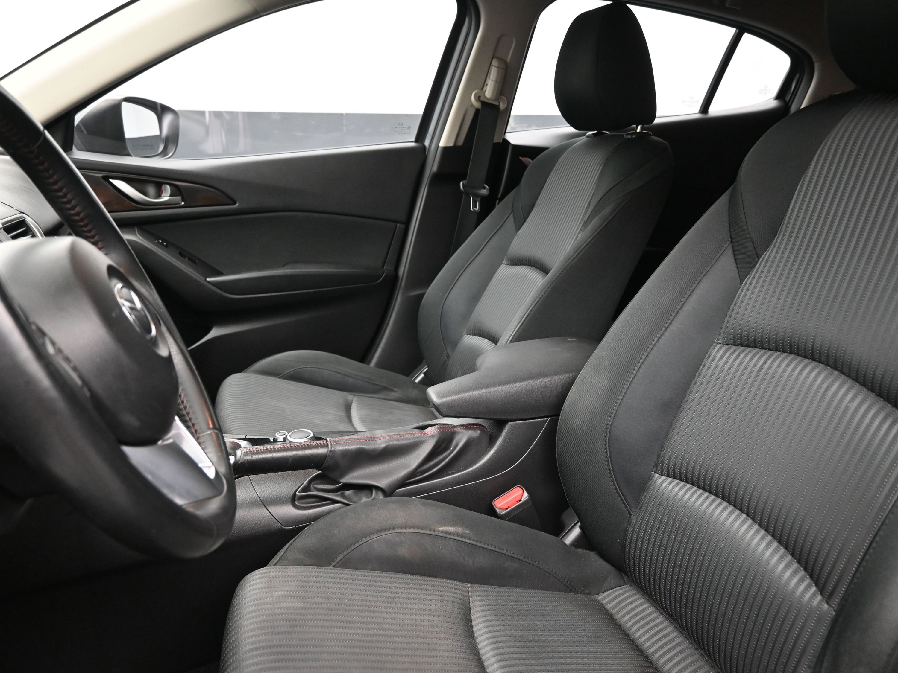 Used 2015 MAZDA MAZDA3 i Touring w/ Technology Package FWD image 11