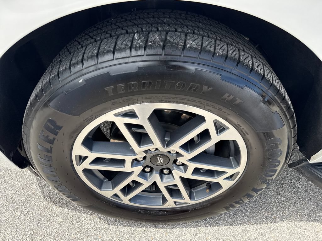 Used 2025 Ford Expedition Active RWD image 14