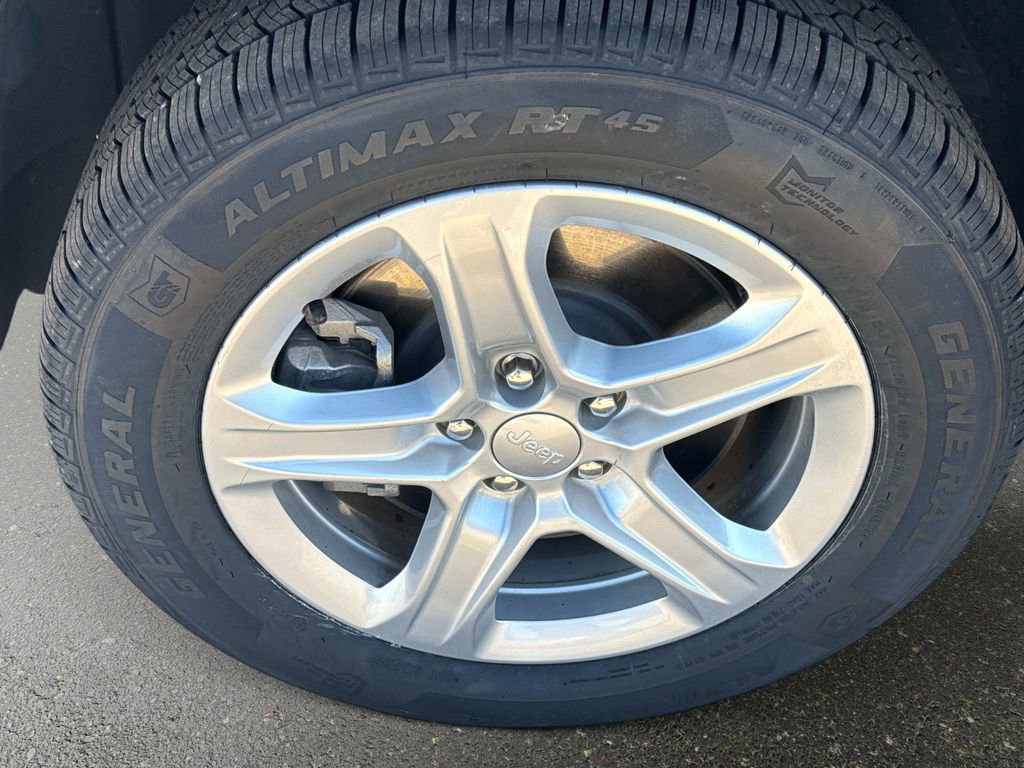 Used 2023 Jeep Compass Sport image 10