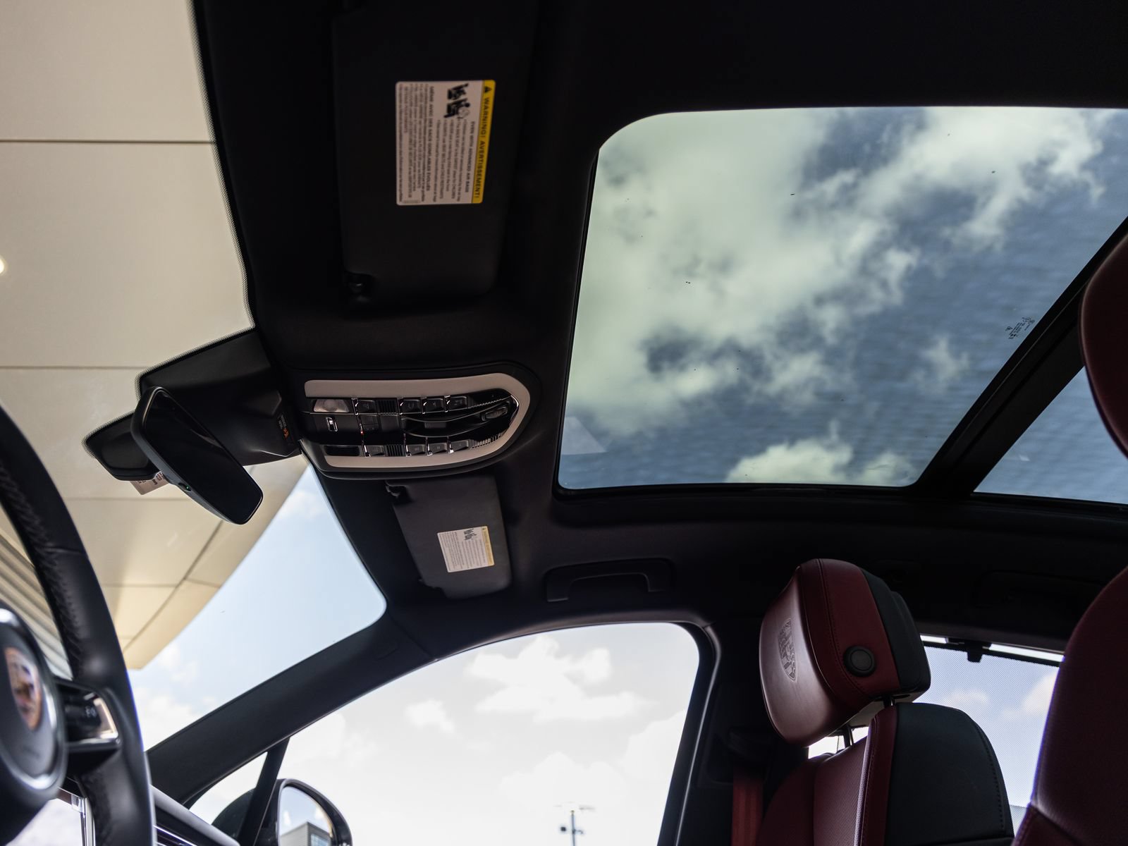 Certified 2024 Porsche Macan S AWD/4WD image 26
