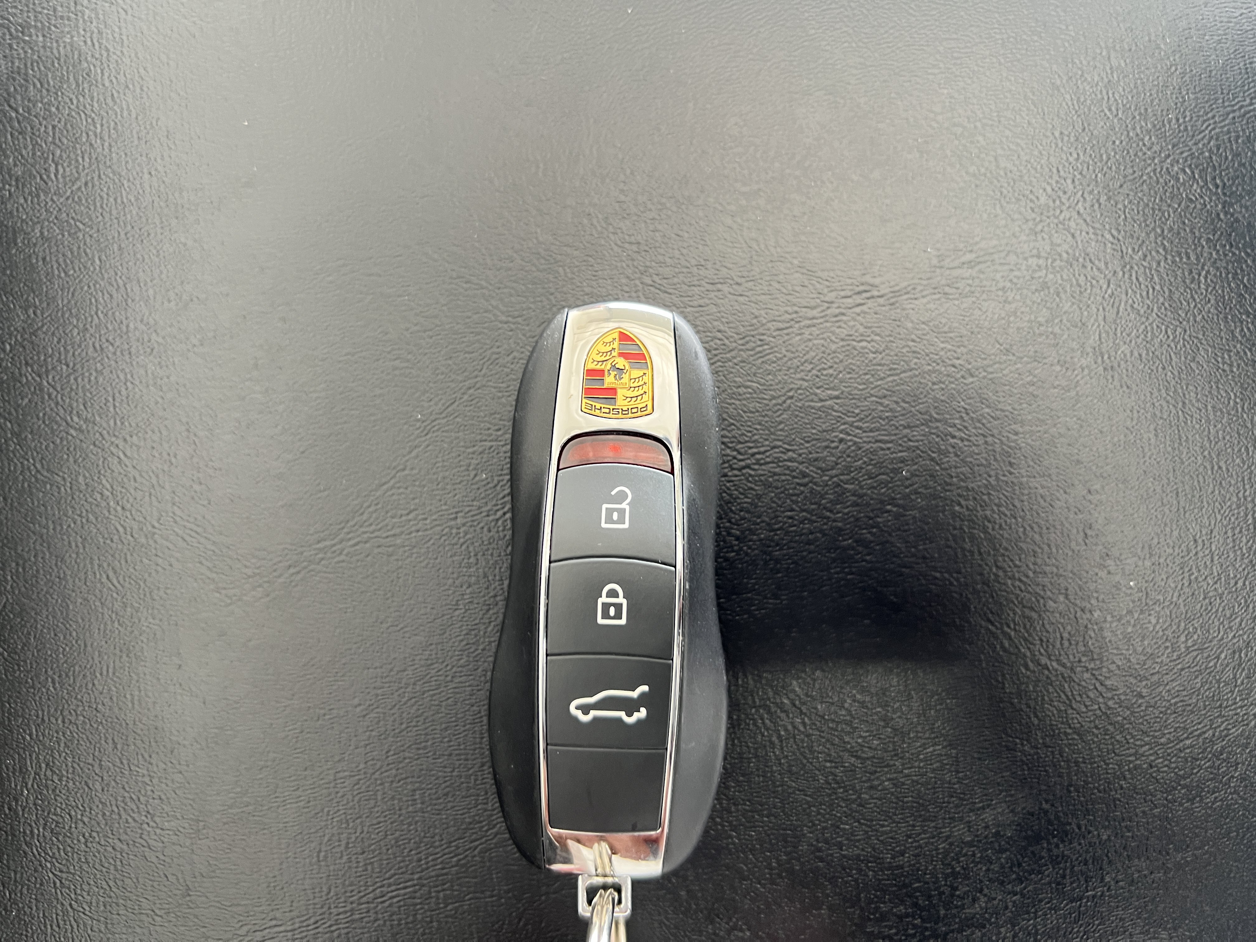 Certified 2024 Porsche Macan AWD/4WD image 25