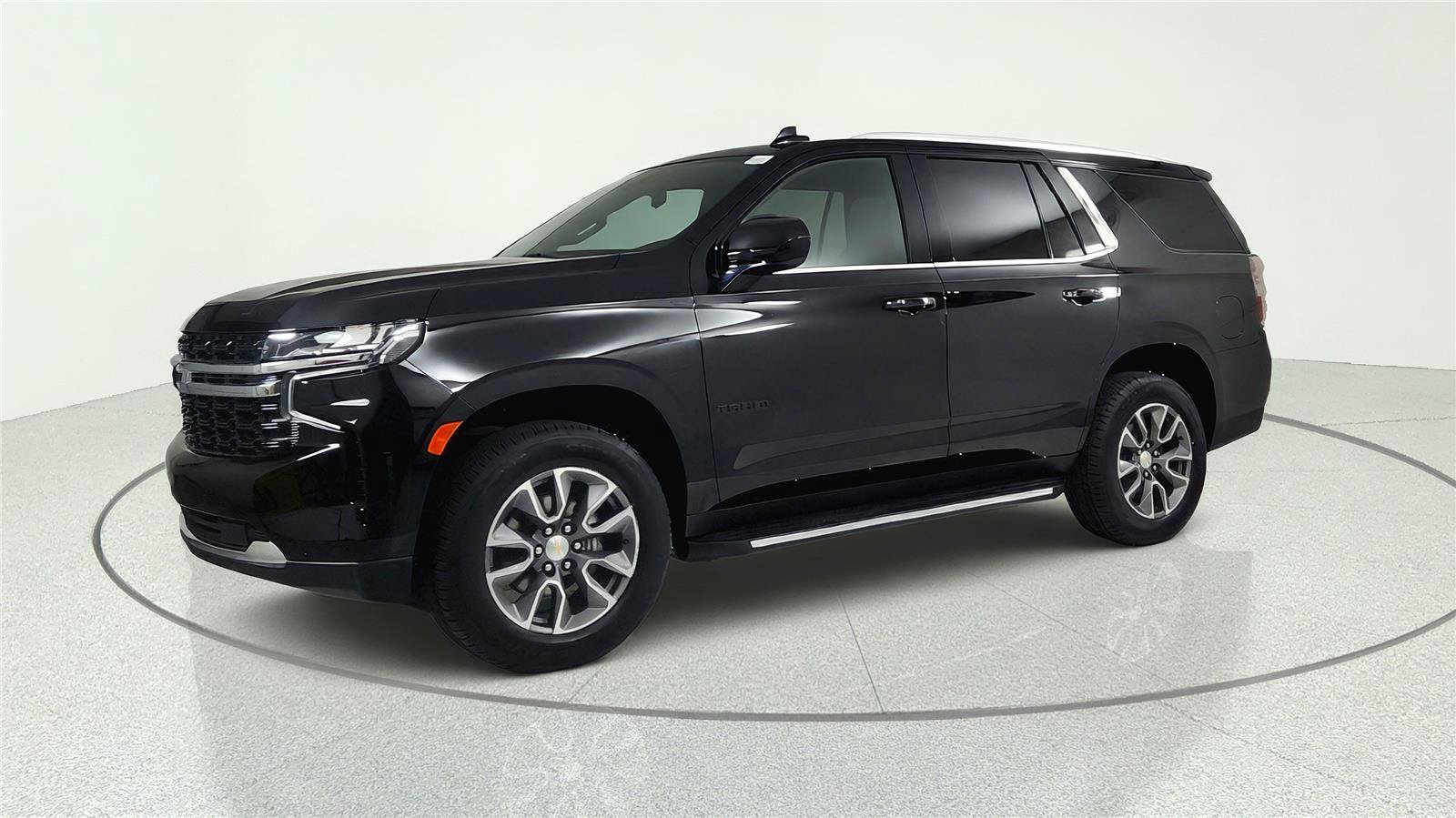 Used 2024 Chevrolet Tahoe LS AWD/4WD image 3