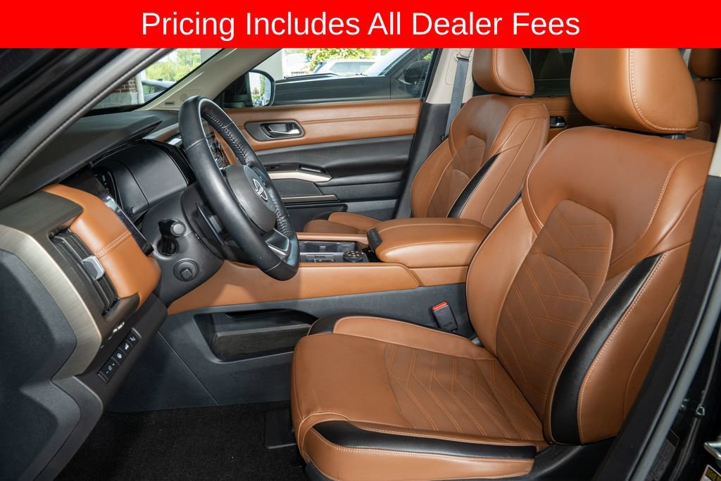 Used 2024 Nissan Pathfinder Platinum AWD/4WD image 14