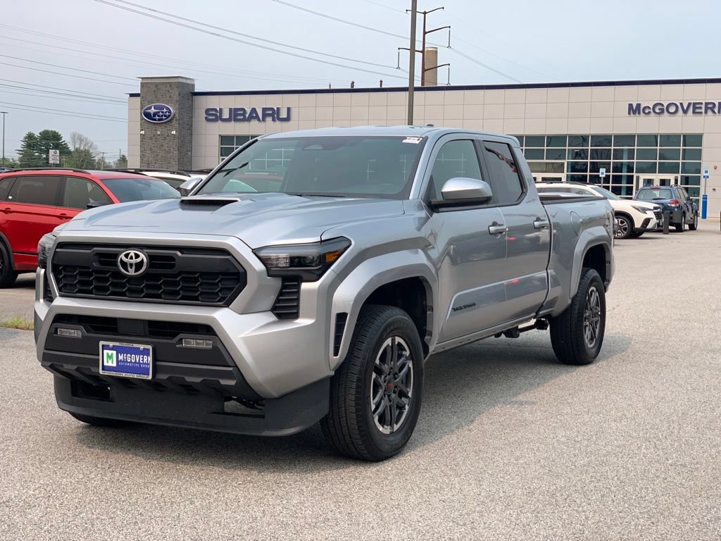 Used 2025 Toyota Tacoma TRD Sport AWD/4WD image 4