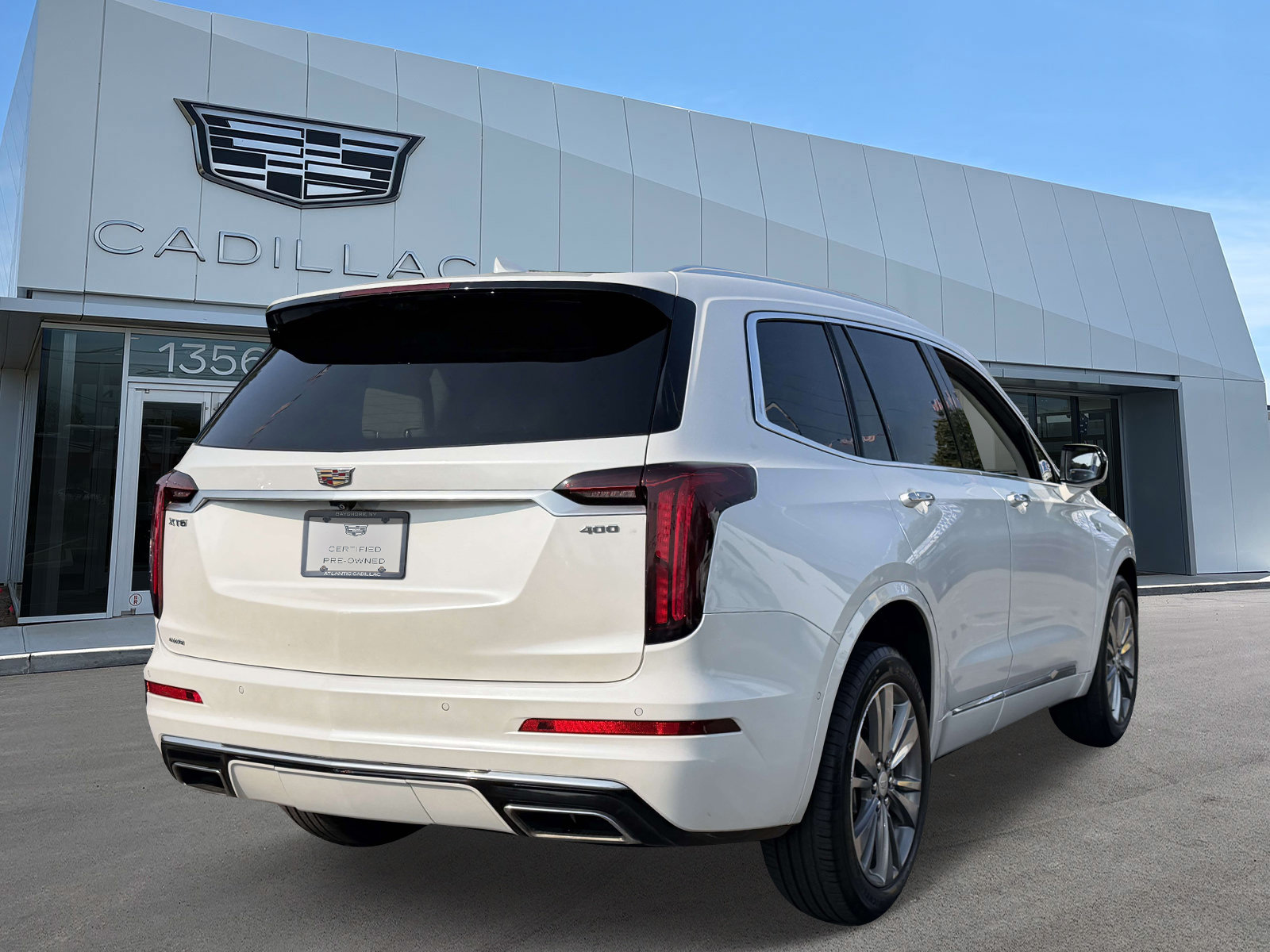 Certified 2022 Cadillac XT6 Premium Luxury w/ Technology Package AWD/4WD image 4