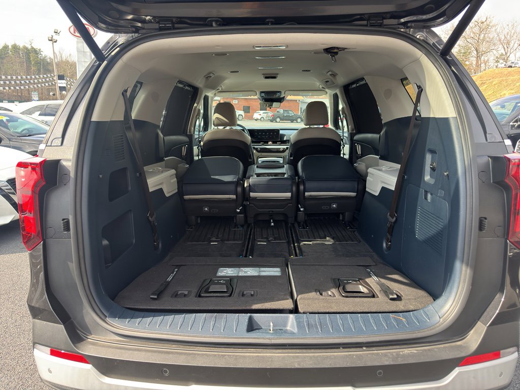 Used 2025 Kia Carnival EX image 13