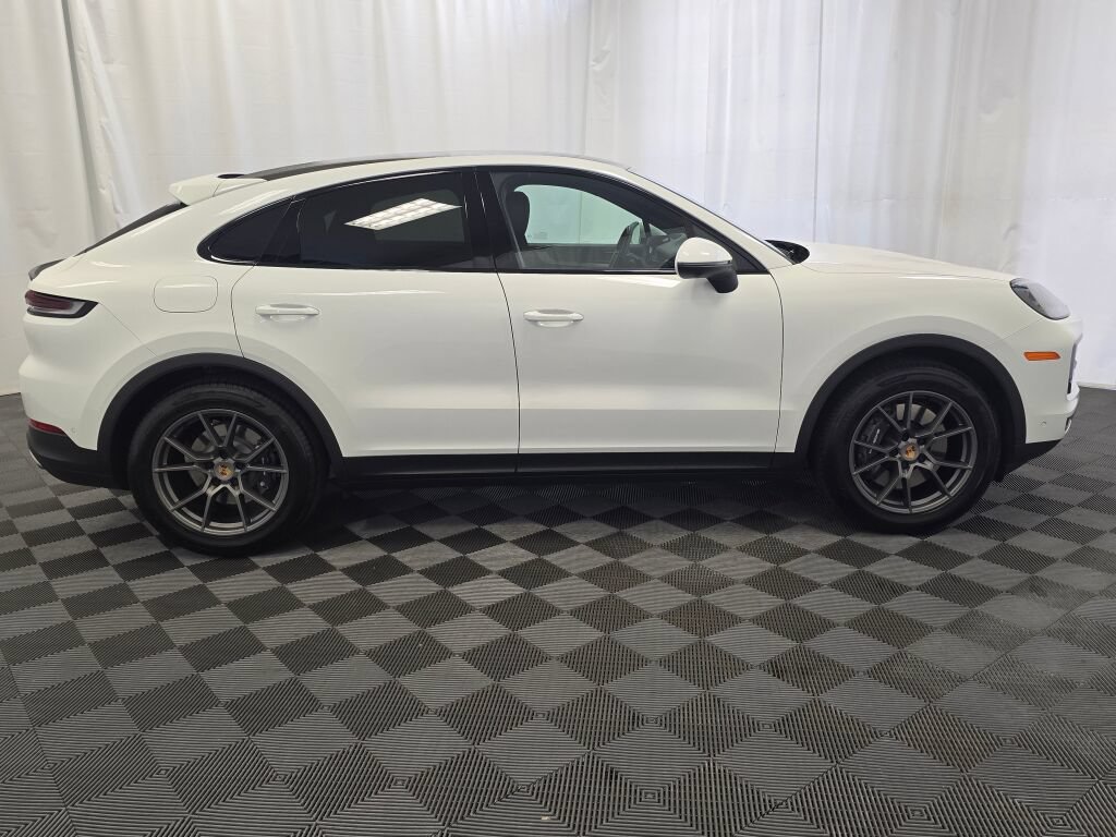 Certified 2025 Porsche Cayenne Coupe AWD/4WD image 8