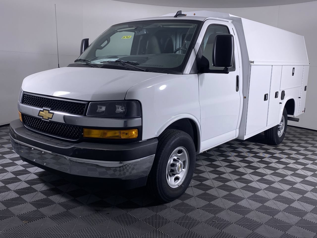 New 2025 Chevrolet Express 3500 w/ Power Convenience Package RWD image 28