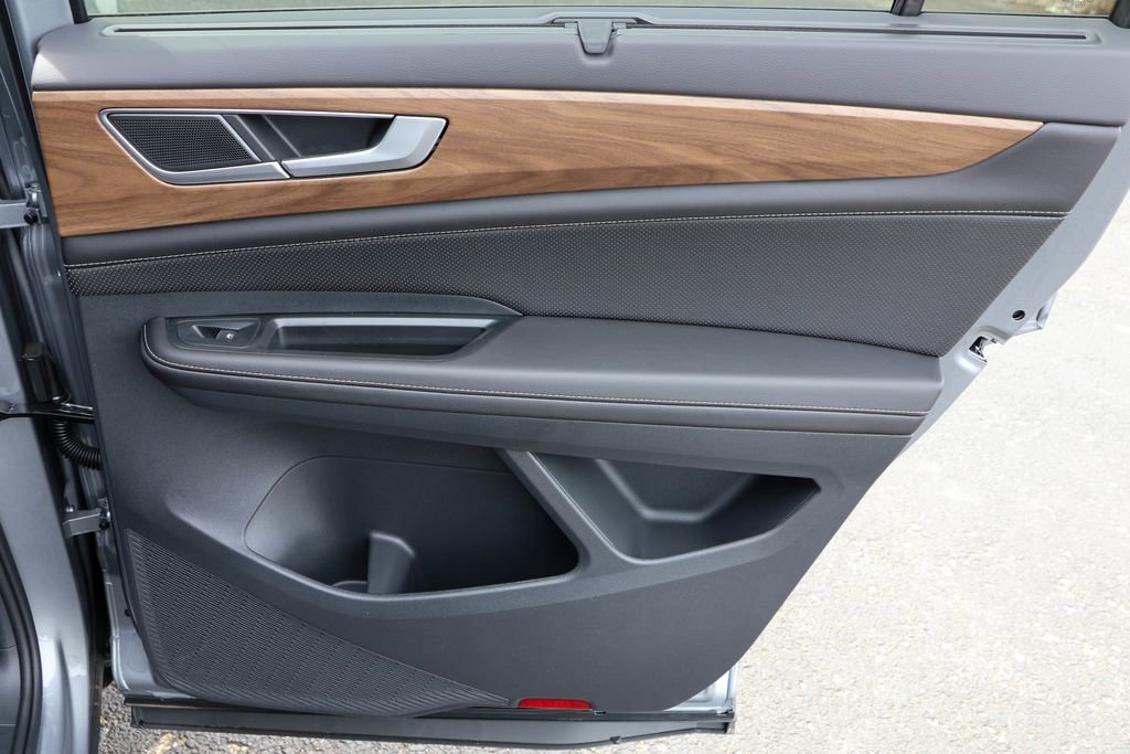 New 2025 Volkswagen Atlas SE image 36