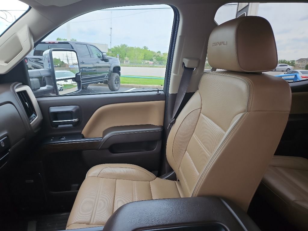 Used 2019 GMC Sierra 2500 Denali w/ Duramax Plus Package AWD/4WD image 16