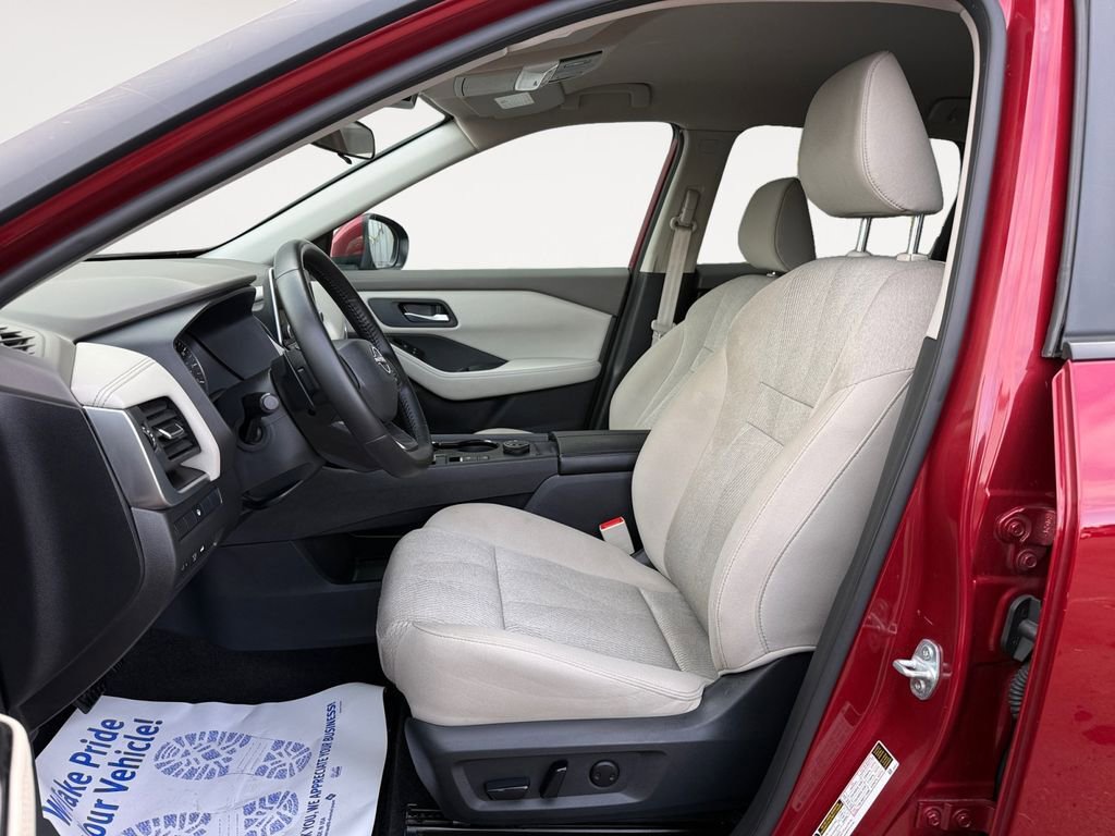 Used 2025 Nissan Rogue SV AWD/4WD image 9