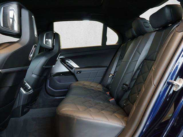 Used 2026 BMW 740i xDrive AWD/4WD image 17
