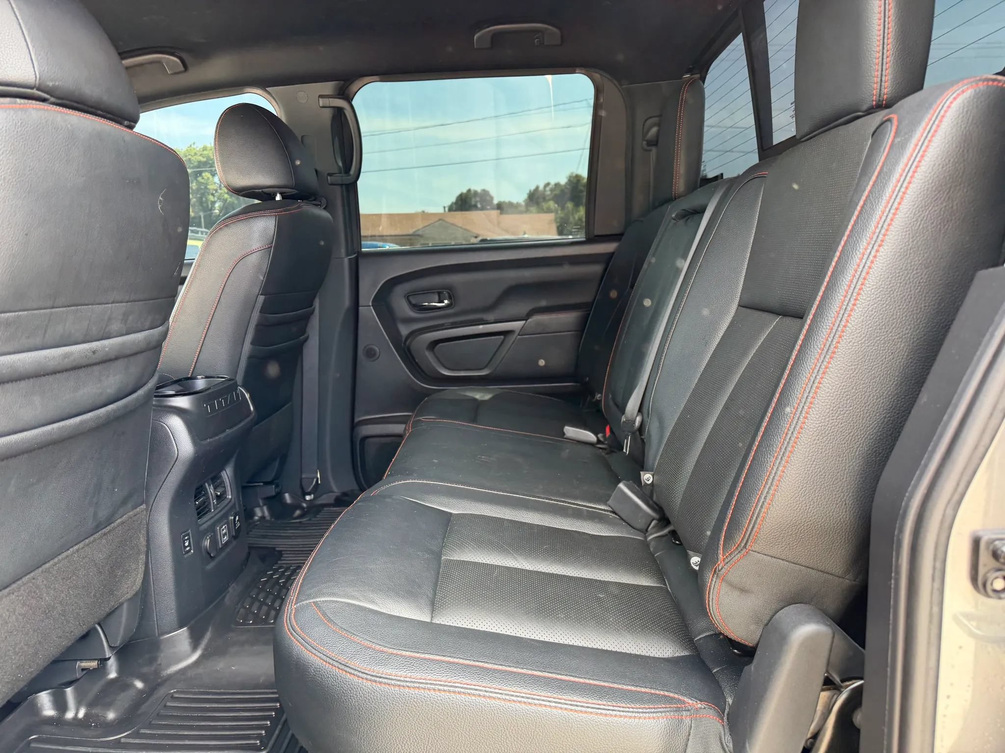 Used 2020 Nissan Titan PRO-4X w/ Pro-4x Convenience Package AWD/4WD image 26