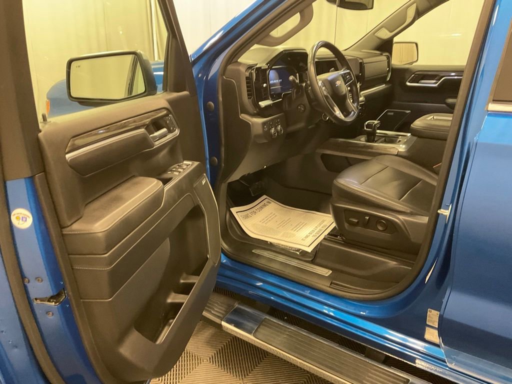 Used 2022 Chevrolet Silverado 1500 LTZ AWD/4WD image 4