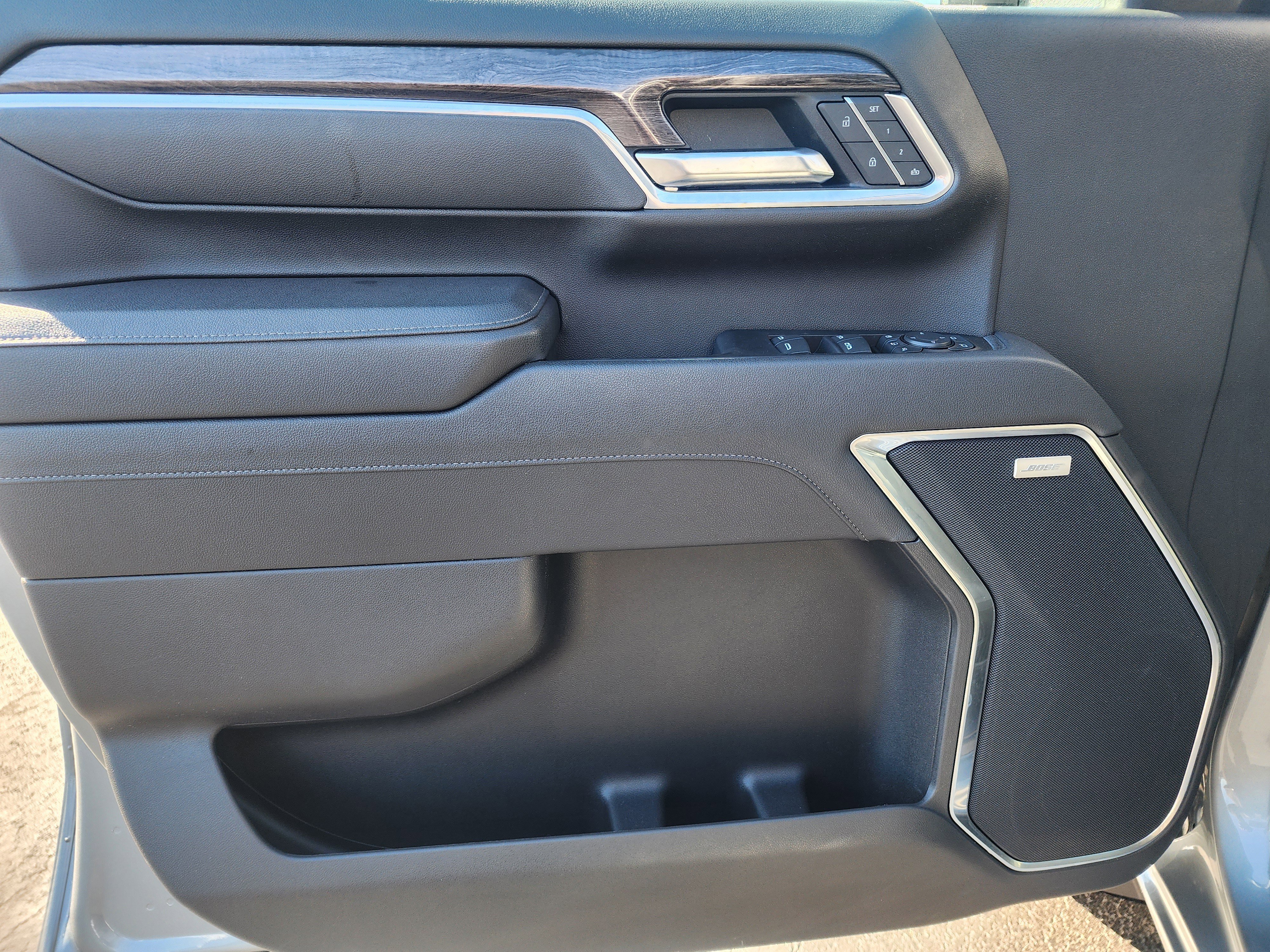 Used 2025 Chevrolet Silverado 2500 LTZ w/ LTZ Convenience Package image 16