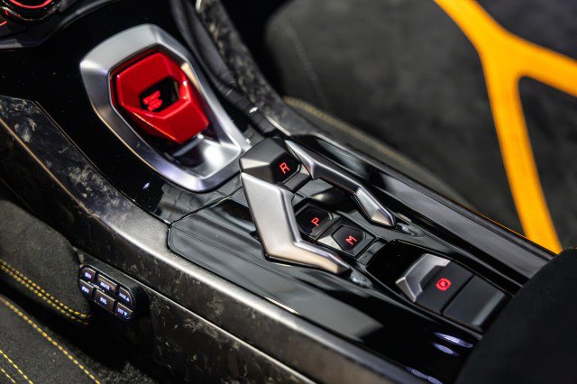 Used 2018 Lamborghini Huracan Performante AWD/4WD image 17