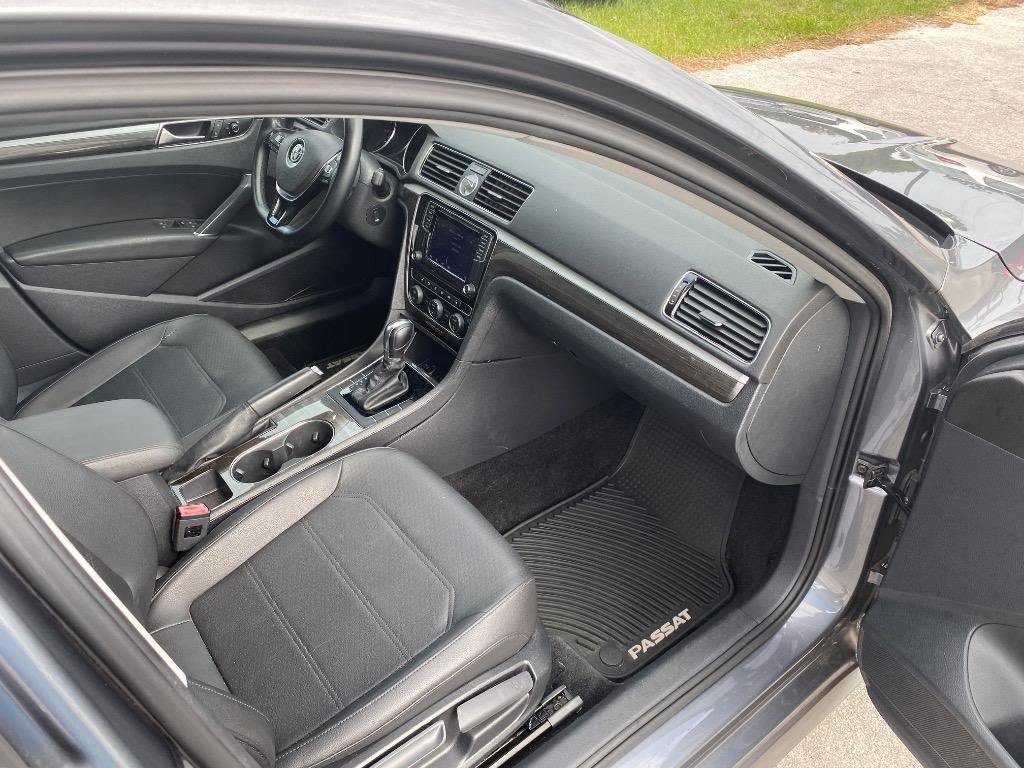 Used 2017 Volkswagen Passat 1.8T SE FWD image 22
