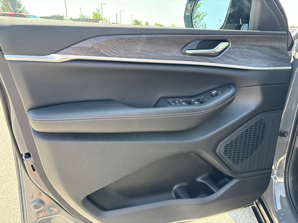New 2027 Jeep Grand Cherokee L 4WD image 9