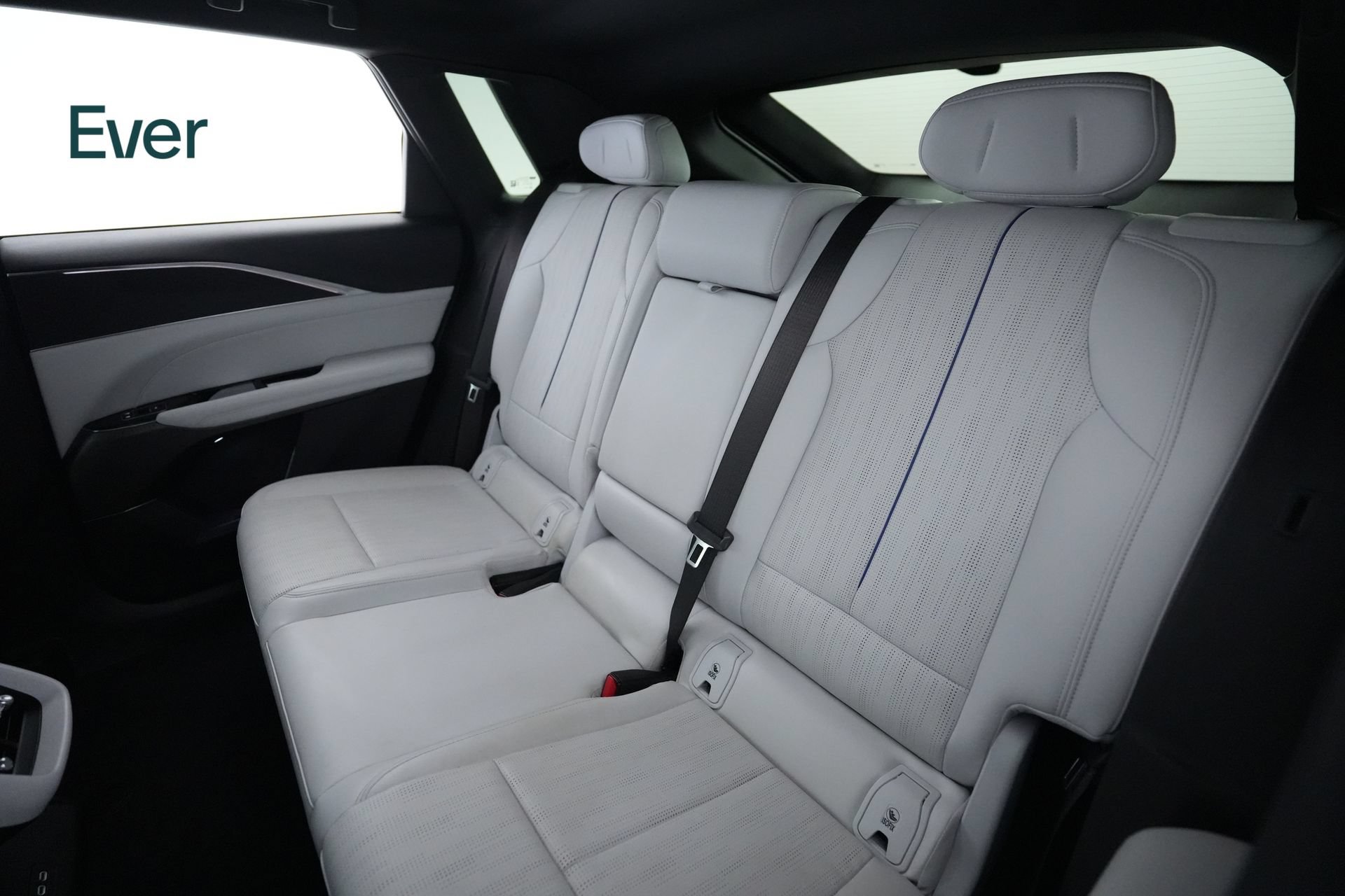 Used 2024 Cadillac Lyriq Luxury AWD/4WD image 24