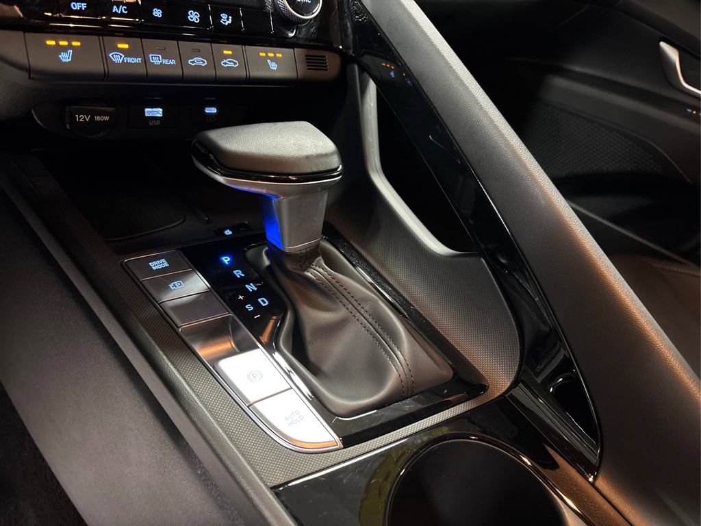 Certified 2025 Hyundai Elantra SEL image 31