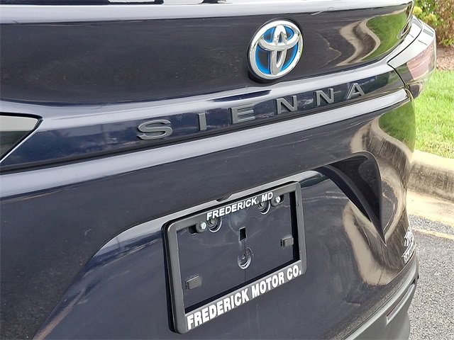 Used 2024 Toyota Sienna XLE image 32