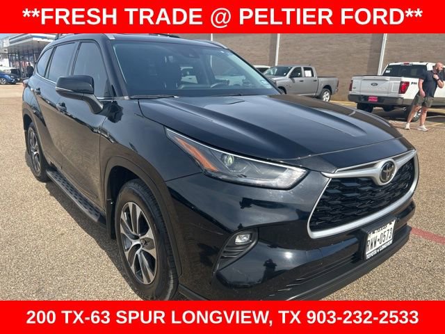 Used 2022 Toyota Highlander XLE image 1