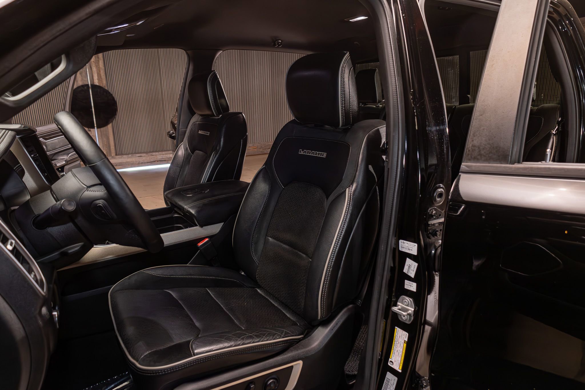 Used 2019 RAM 1500 Laramie w/ Sport Appearance Package AWD/4WD image 19