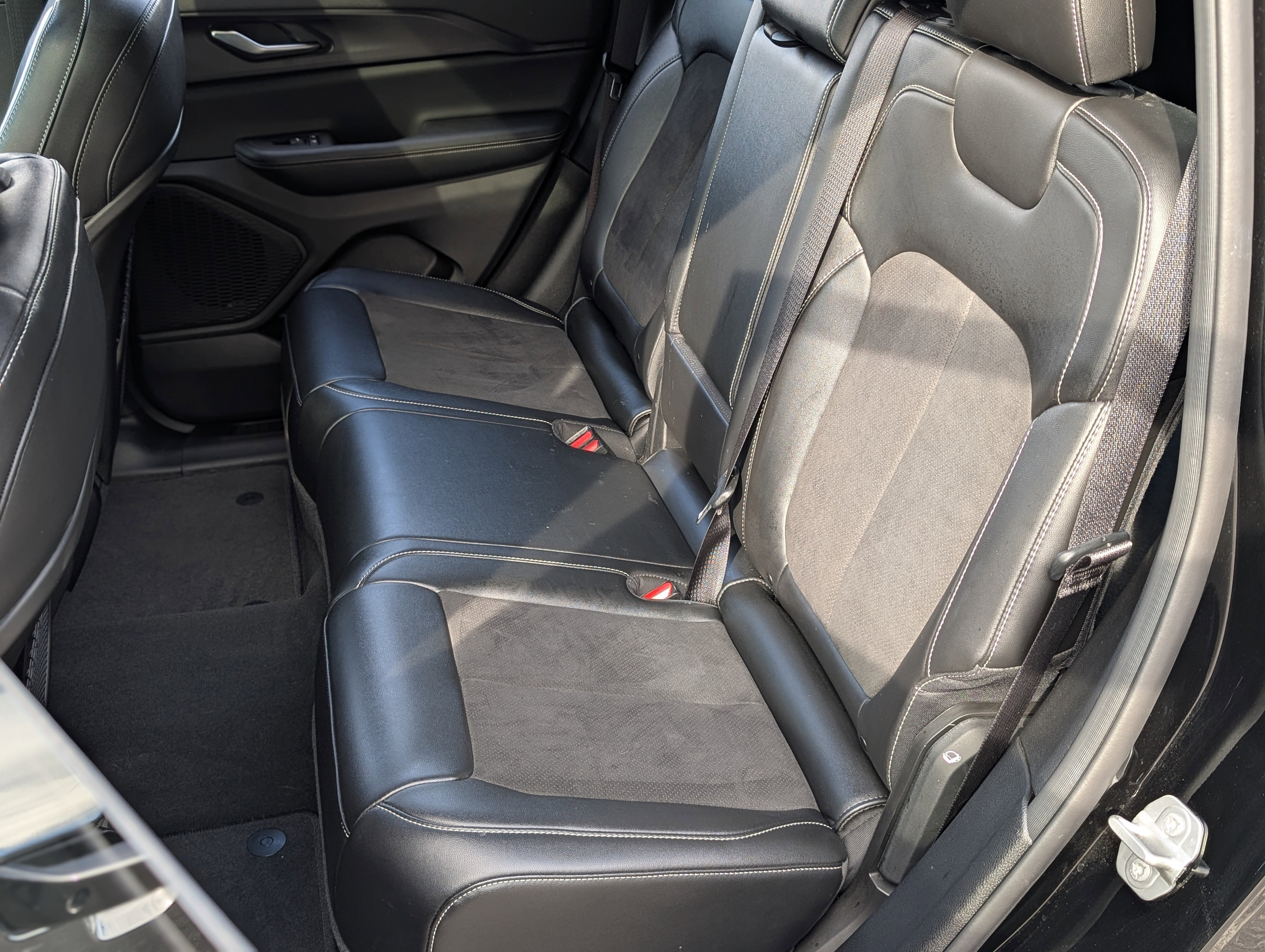 Used 2024 Jeep Grand Cherokee Altitude image 18