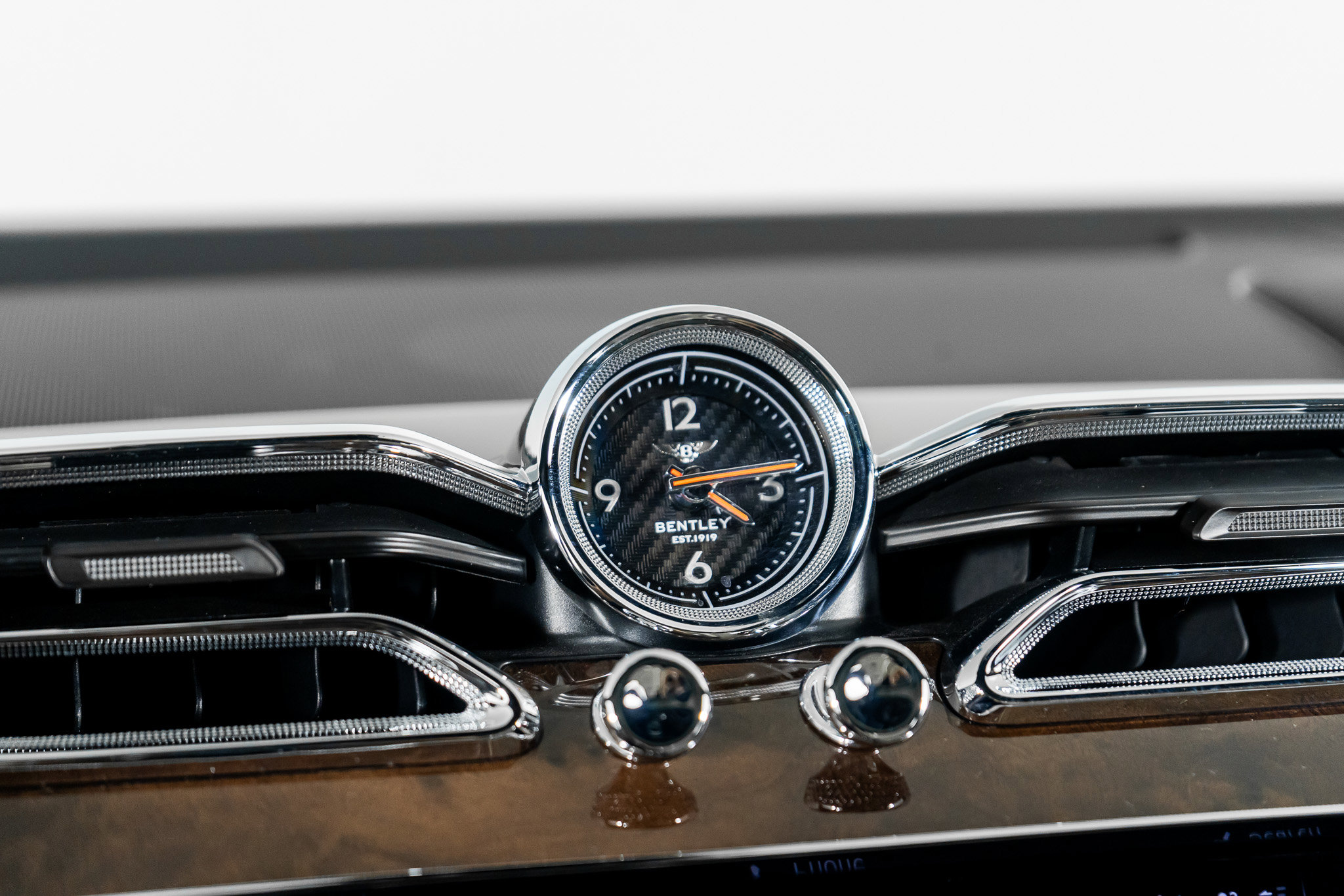 Used 2023 Bentley Bentayga Extended Wheelbase image 44