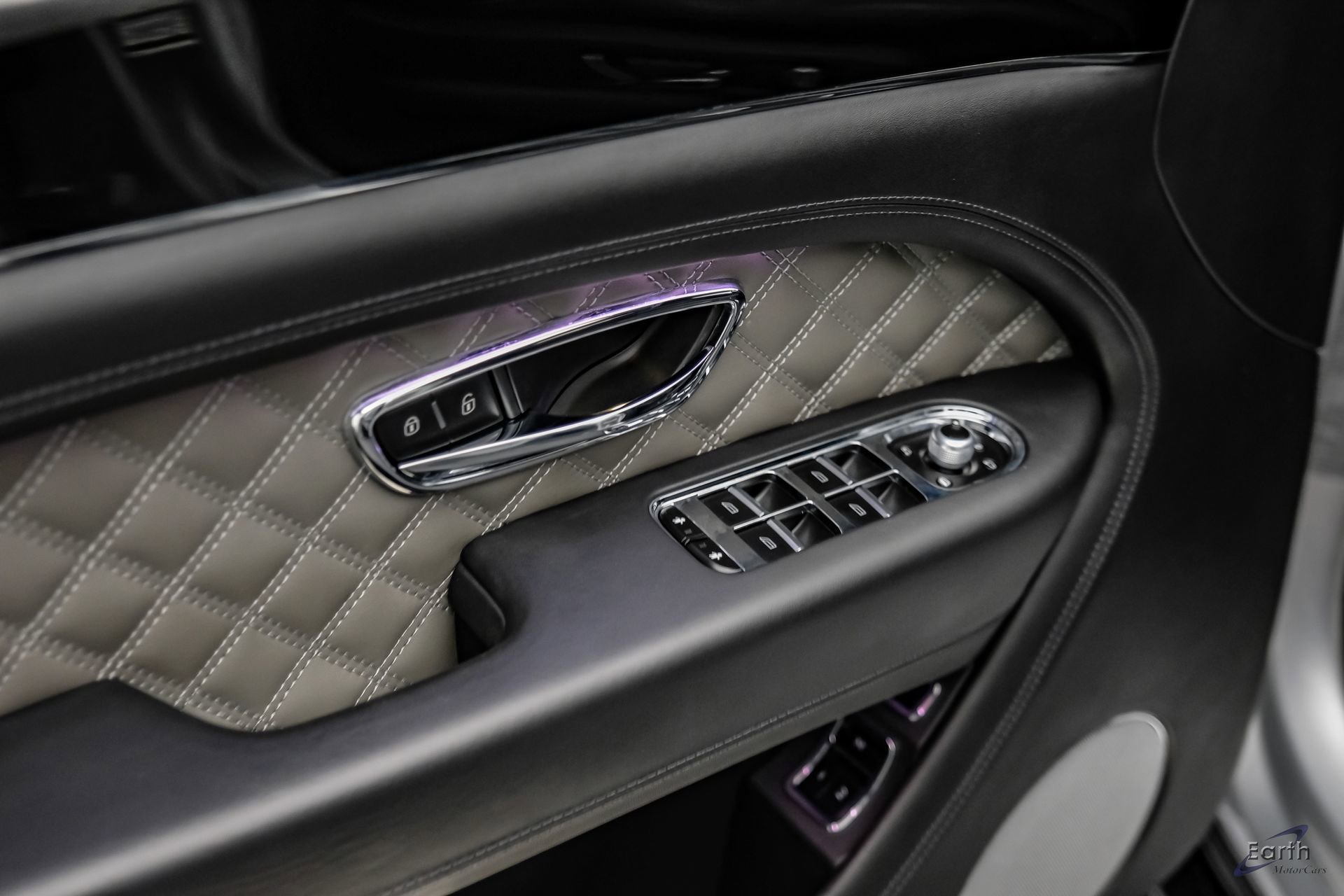 Used 2022 Bentley Bentayga AWD/4WD image 98