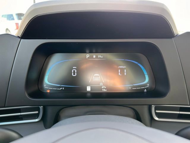 Used 2025 Hyundai Elantra SE image 17