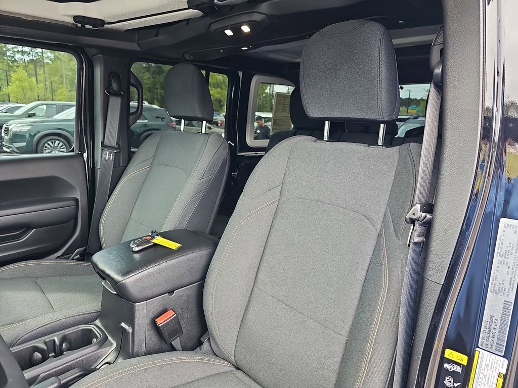 Used 2024 Jeep Wrangler Unlimited w/ Convenience Group AWD/4WD image 21