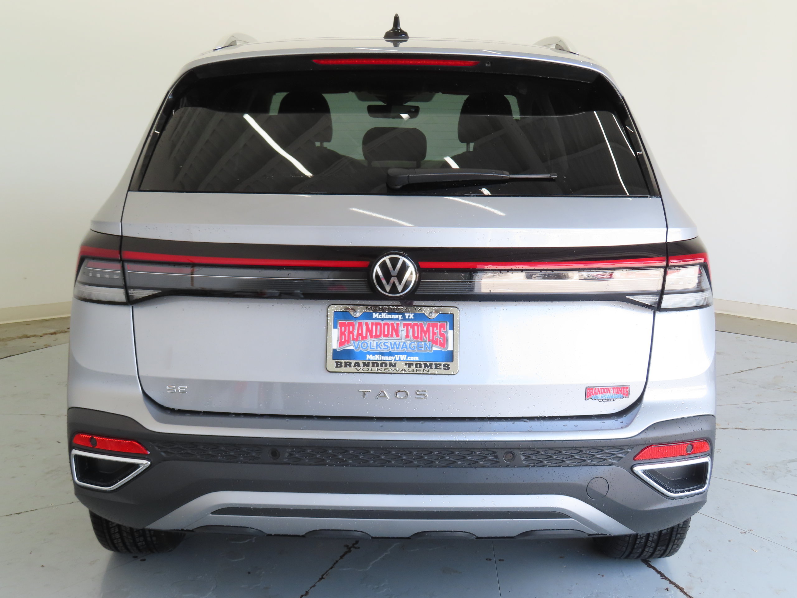 New 2026 Volkswagen Taos SE FWD image 4