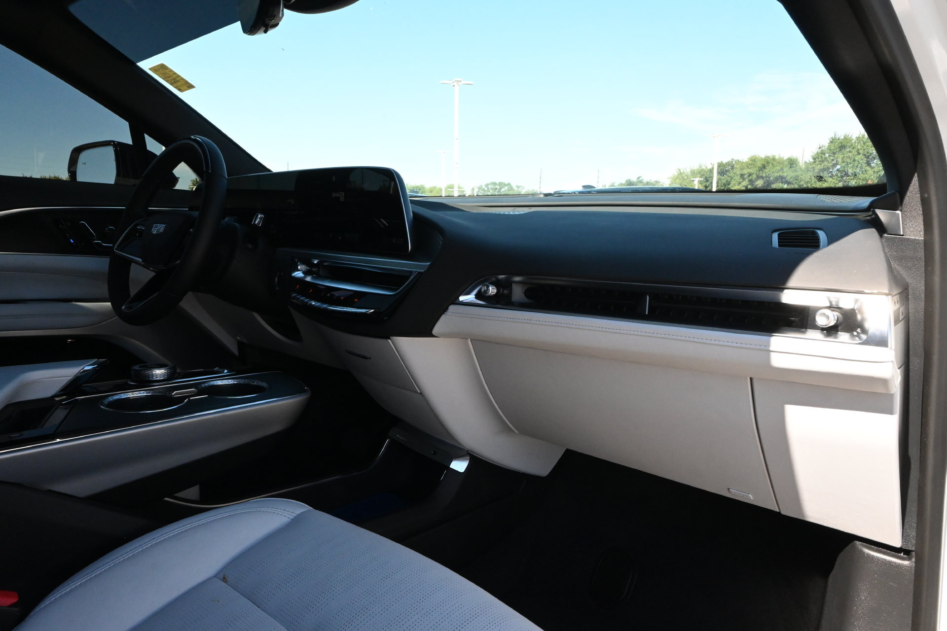Certified 2025 Cadillac Lyriq Luxury w/ LPO, Floor Liner Package RWD image 23