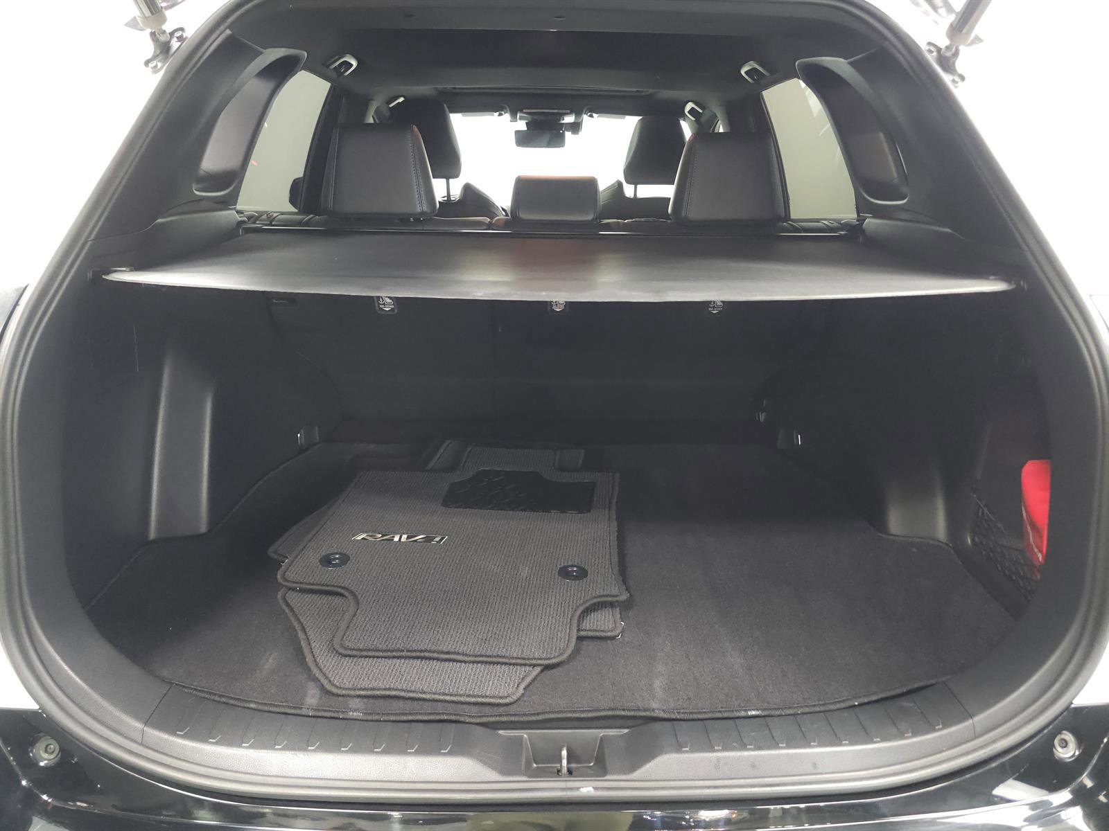 Used 2019 Toyota RAV4 XSE w/ XSE Weather Package AWD/4WD image 11