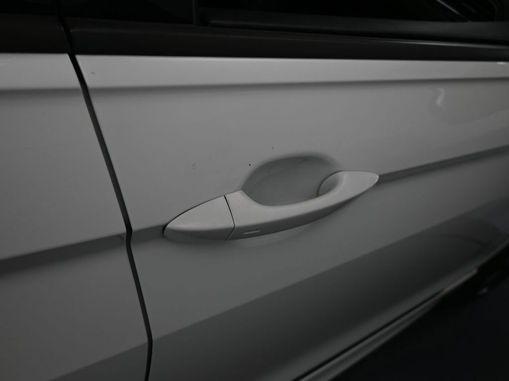 Used 2020 Volkswagen Tiguan SE R-Line image 43