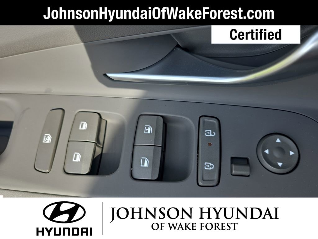 Certified 2025 Hyundai Elantra SE image 37