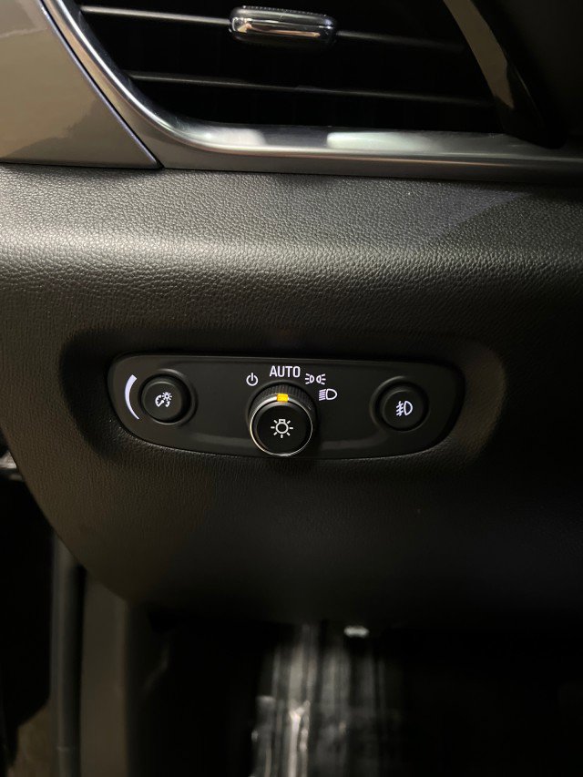 Used 2020 Chevrolet Traverse LT w/ LT Premium Package image 29