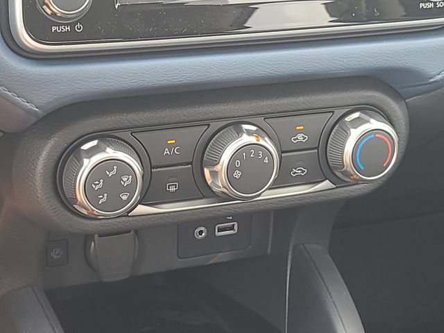 New 2025 Nissan Versa SV w/ Trunk Package FWD image 17
