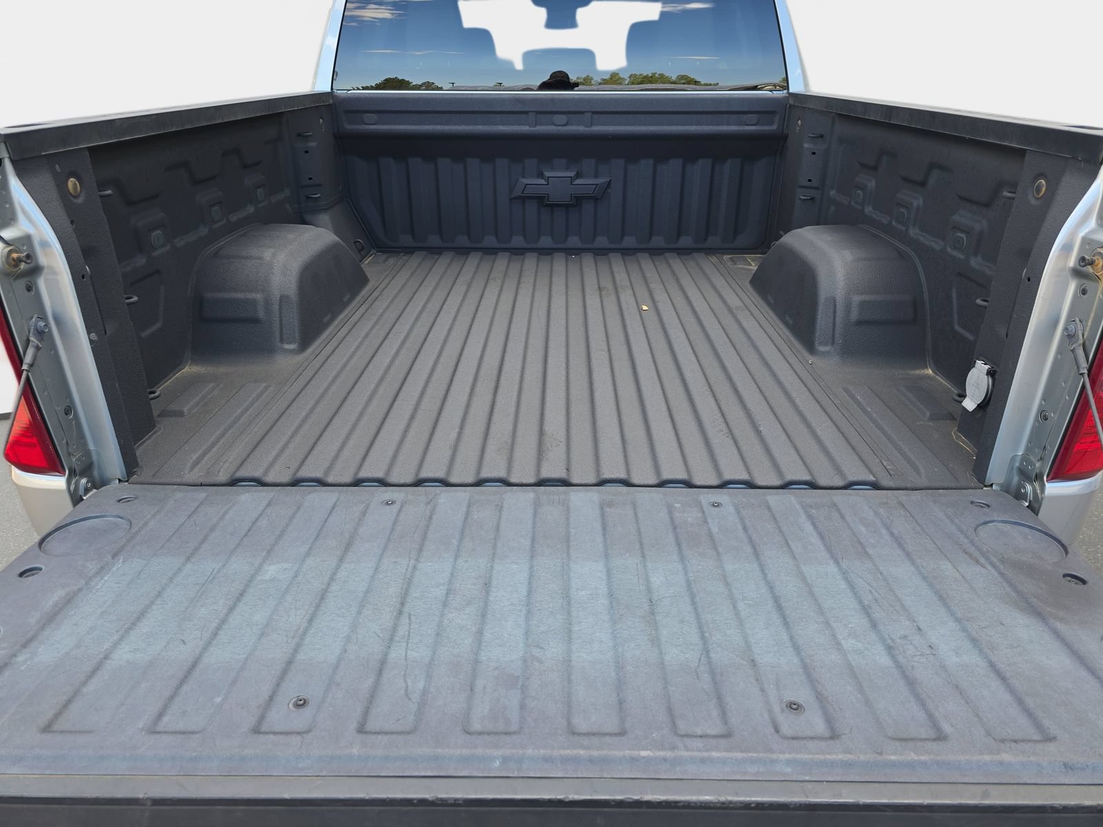 Used 2024 Chevrolet Silverado 1500 LT AWD/4WD image 14
