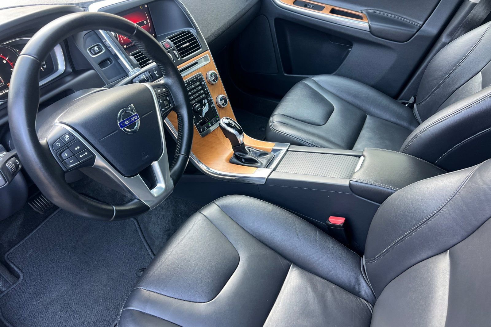 Used 2017 Volvo XC60 T5 Inscription w/ Advanced Package image 9