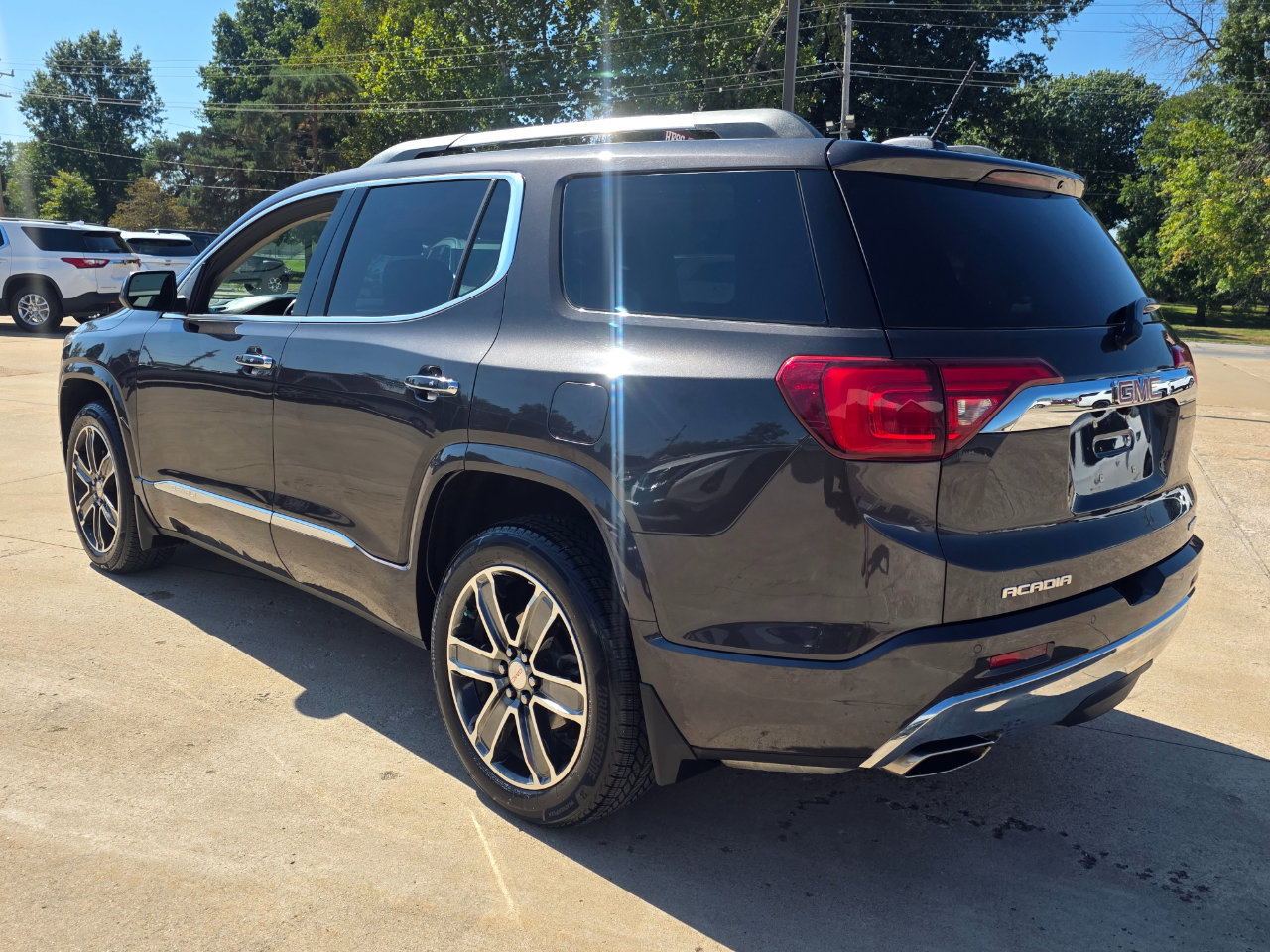 Used 2019 GMC Acadia Denali image 19